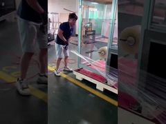 木製ケースの梱包前にしっかりとストレッチフィルム包装機