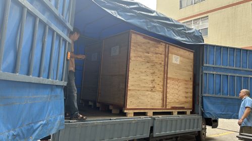 最新の企業ニュースについて 2セットのカスタマイズされたPCL手袋折りたたみ包装機がお客様に出荷されます