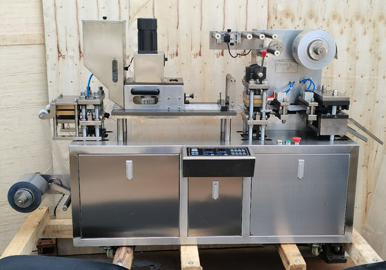 1.8KW 液体プラスチック 片方用注射器のブリスターパッケージングマシン